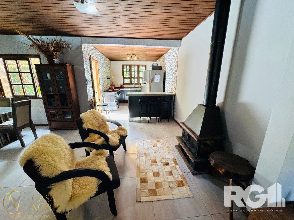 Casa à venda com 3 quartos, 110m², 1 suíte, Estrada Jacques da Rosa no bairro Lageado em Porto Alegre