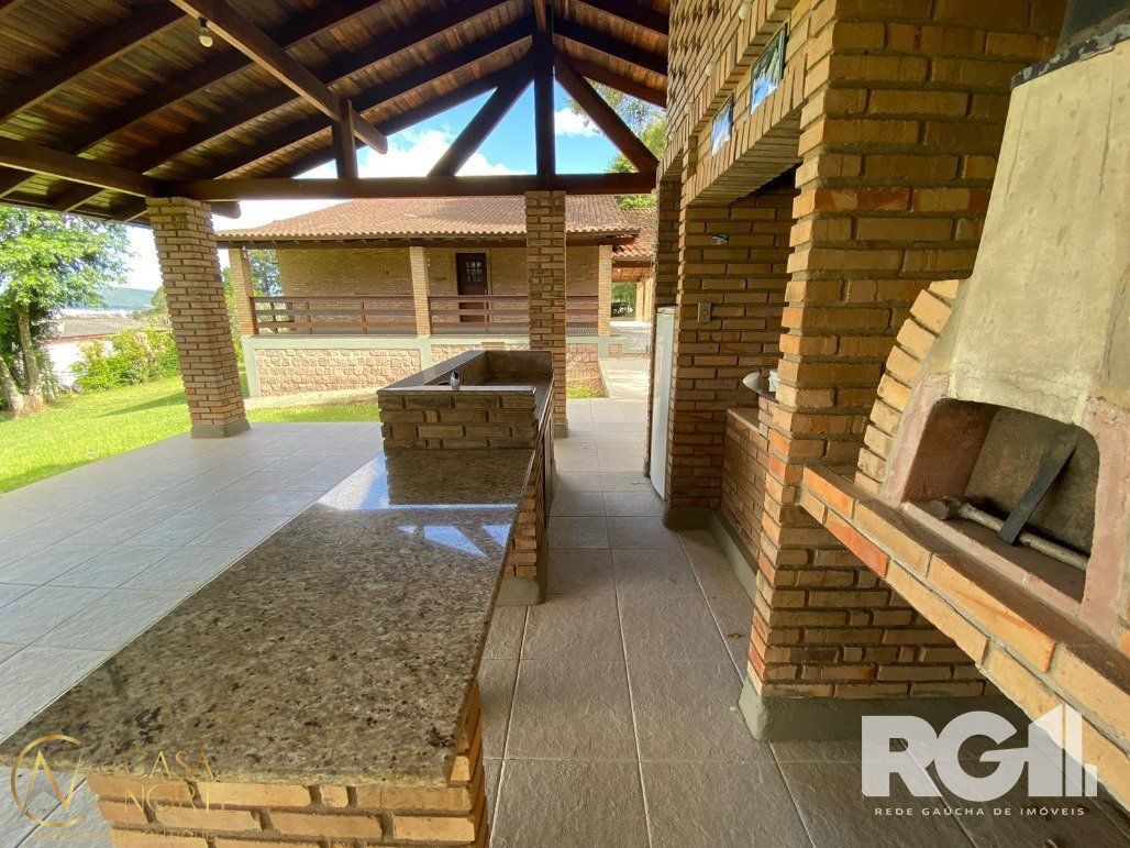Casa à venda com 3 quartos, 2143m², Rua Pedro de Oliveira Franca no bairro Hípica em Porto Alegre