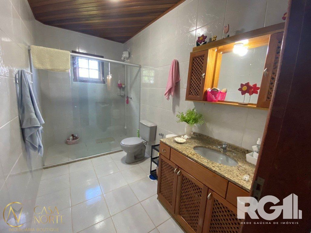 Casa à venda com 3 quartos, 2143m², Rua Pedro de Oliveira Franca no bairro Hípica em Porto Alegre