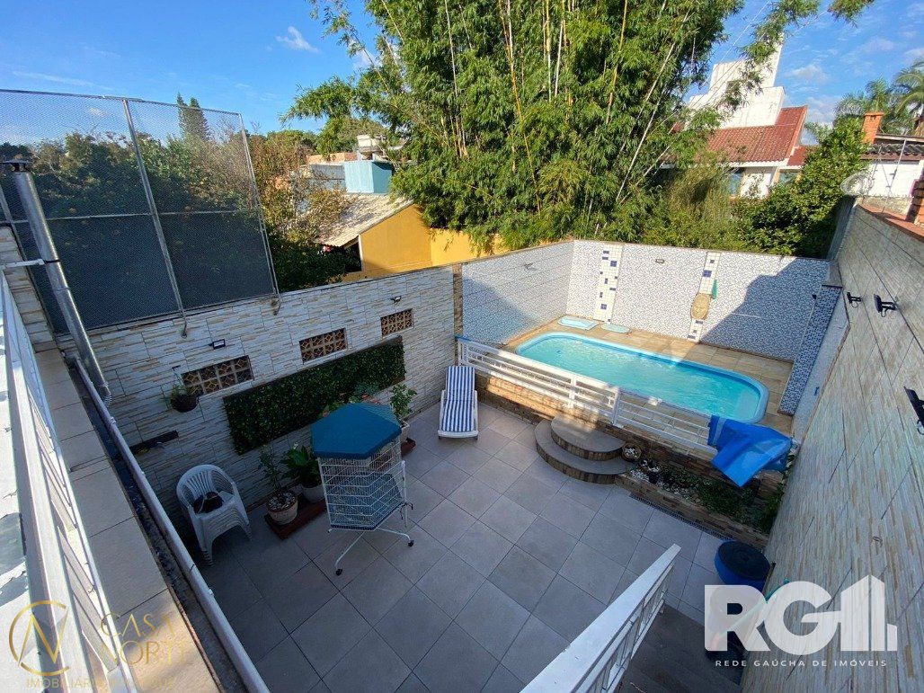 Casa à venda com 4 quartos, 183m², 1 suíte, 2 vagas, Rua Pasteur no bairro Ipanema em Porto Alegre