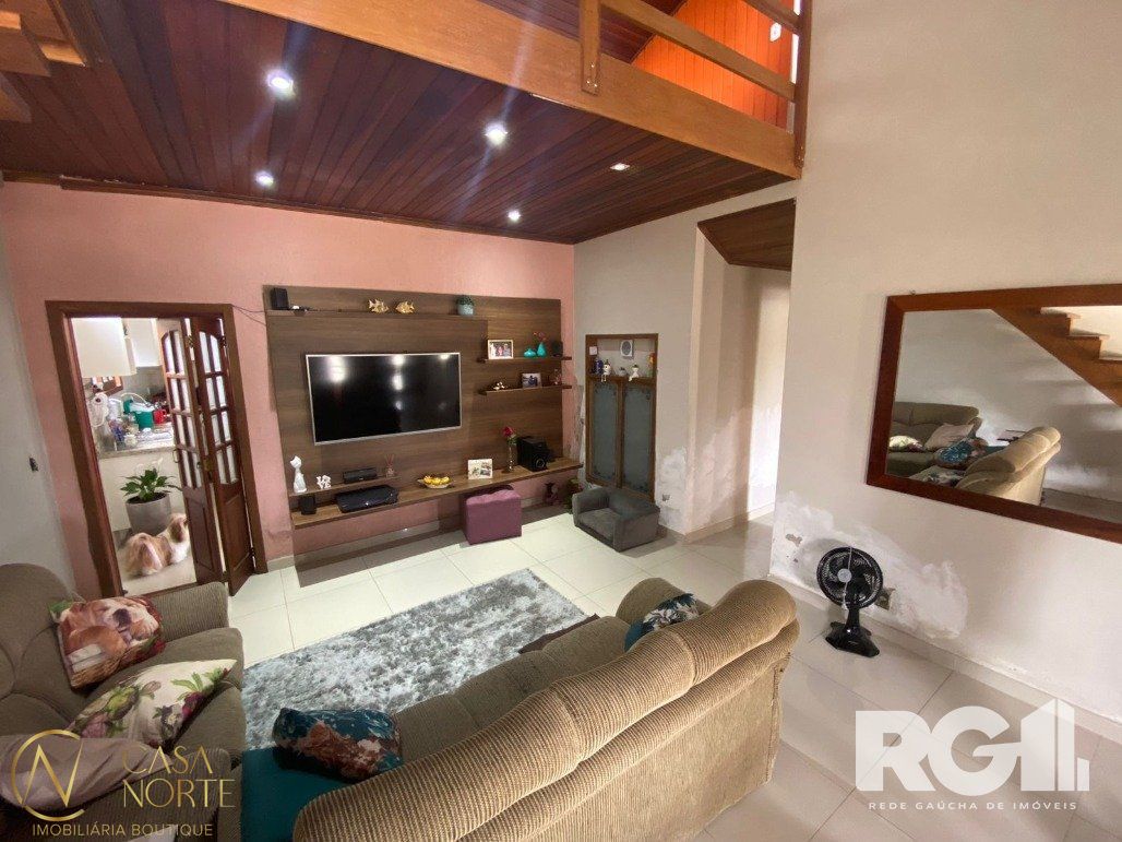 Casa à venda com 2 quartos, 220m², Avenida Edgar Pires de Castro no bairro Lageado em Porto Alegre