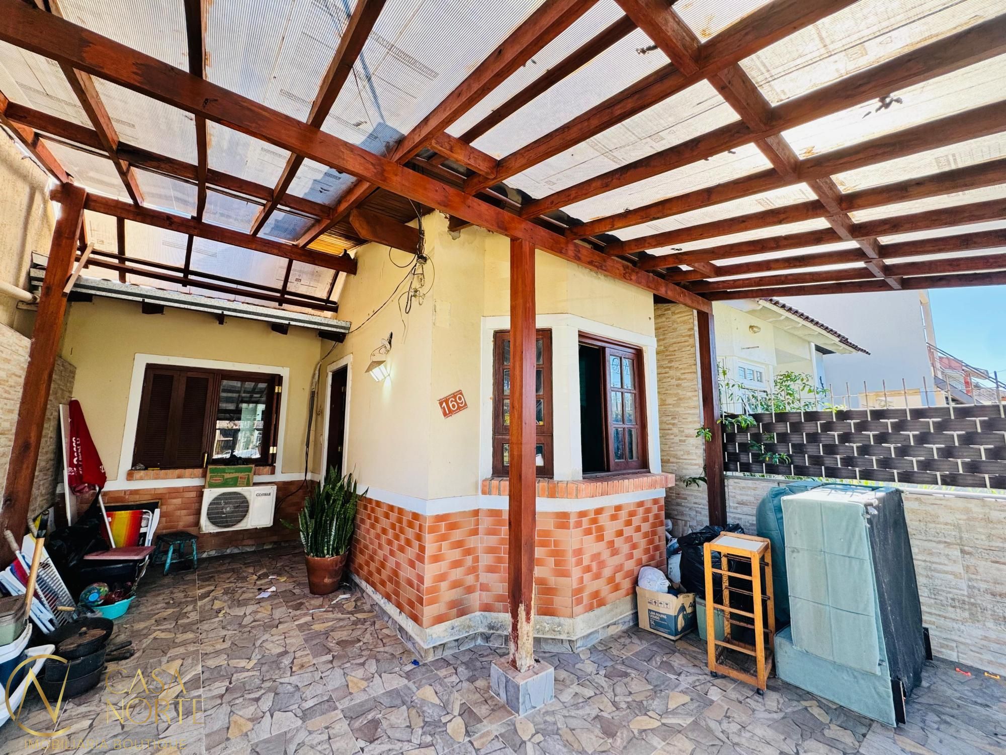 Casa à venda com 2 quartos, 50m², 1 vaga, Rua Vacaria no bairro Hípica em Porto Alegre