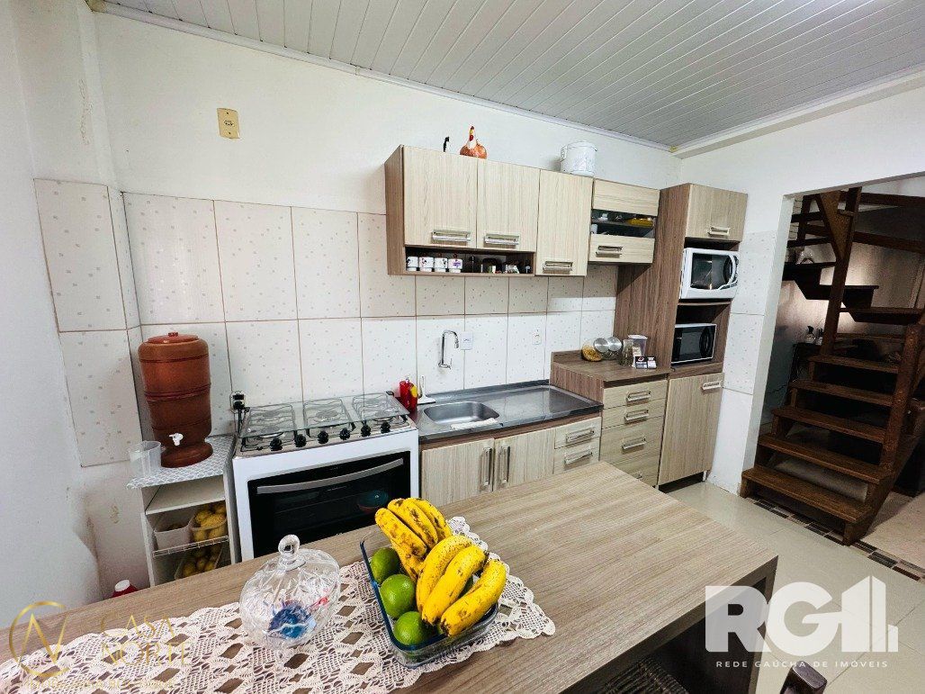 Casa à venda com 2 quartos, 28m², 2 vagas, Rua Antônia Zardin Perondi no bairro Hípica em Porto Alegre