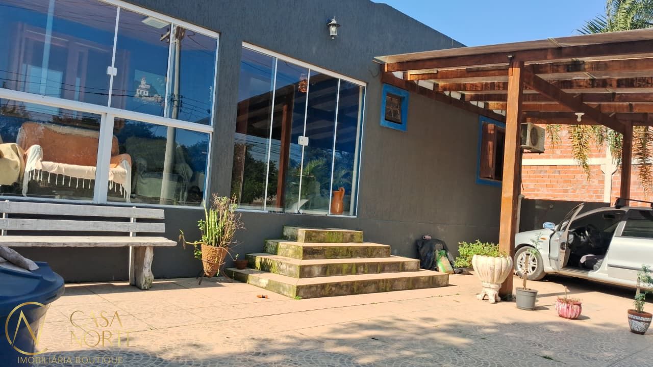 Casa à venda com 3 quartos, 223m², 1 suíte, 2 vagas, Avenida Edgar Pires de Castro no bairro Lageado em Porto Alegre