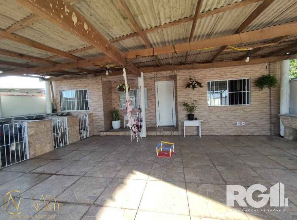 Casa à venda com 3 quartos, 163m², 2 vagas, Rua do Cedro no bairro Restinga em Porto Alegre