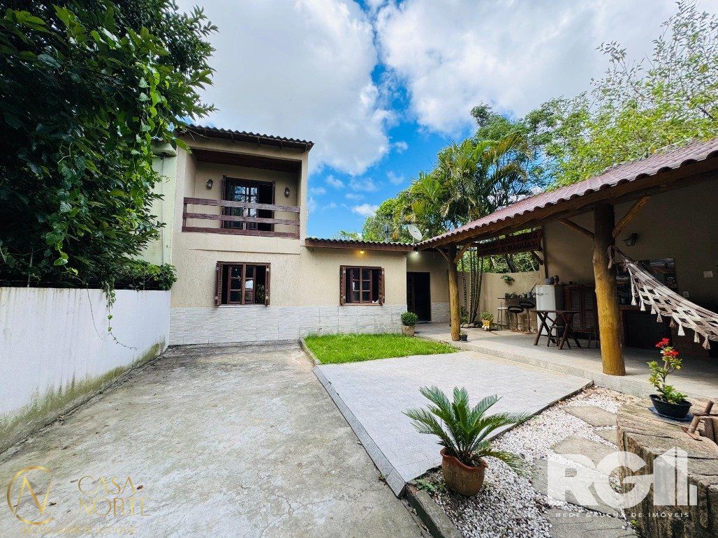 Casa à venda com 3 quartos, 110m², 1 suíte, Estrada Jacques da Rosa no bairro Lageado em Porto Alegre