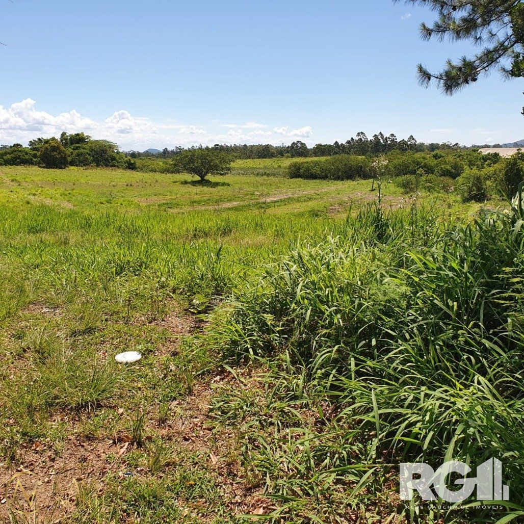 Terreno à venda  com 1000m², Avenida Edgar Pires de Castro no bairro Lageado em Porto Alegre