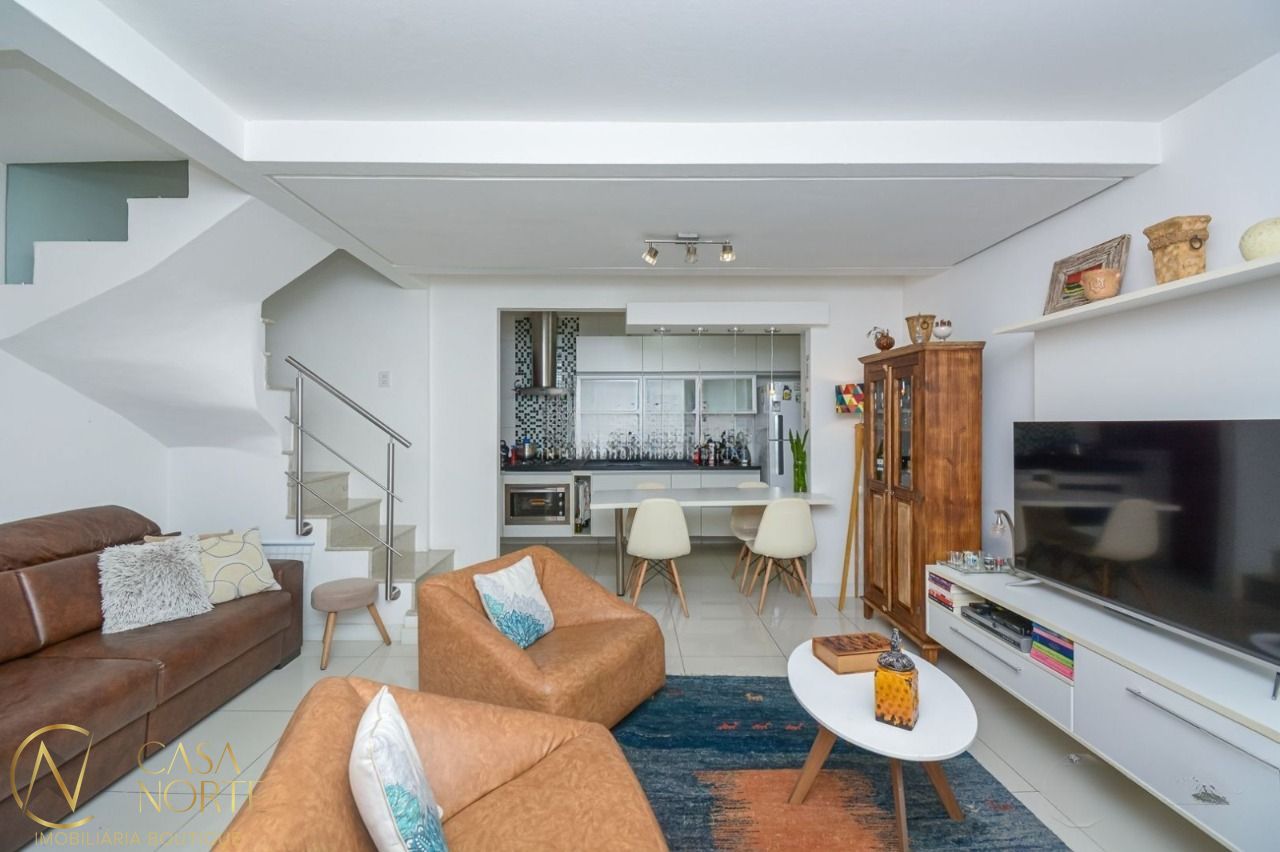 Casa de Condomínio à venda com 3 quartos, 143m², 1 suíte, 2 vagas, Avenida Flamengo no bairro Ipanema em Porto Alegre