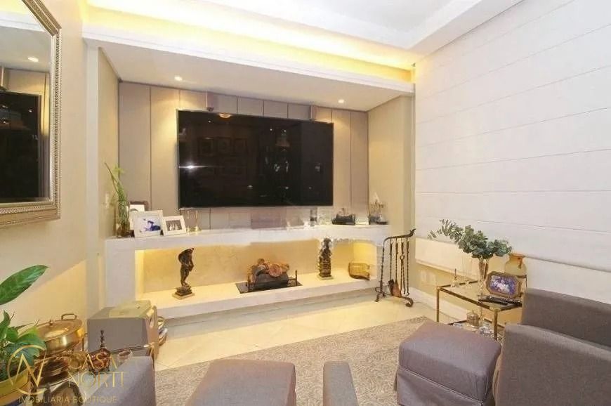 Casa de Condomínio à venda com 3 quartos, 3 suítes, 3 vagas, Rua São Leopoldo no bairro Vila Jardim em Porto Alegre
