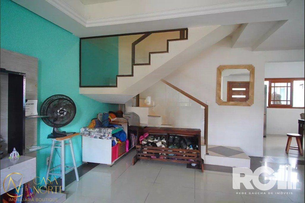 Casa à venda com 3 quartos, 280m², 1 suíte, 3 vagas, Rua Paulo Madureira Coelho no bairro Morro Santana em Porto Alegre