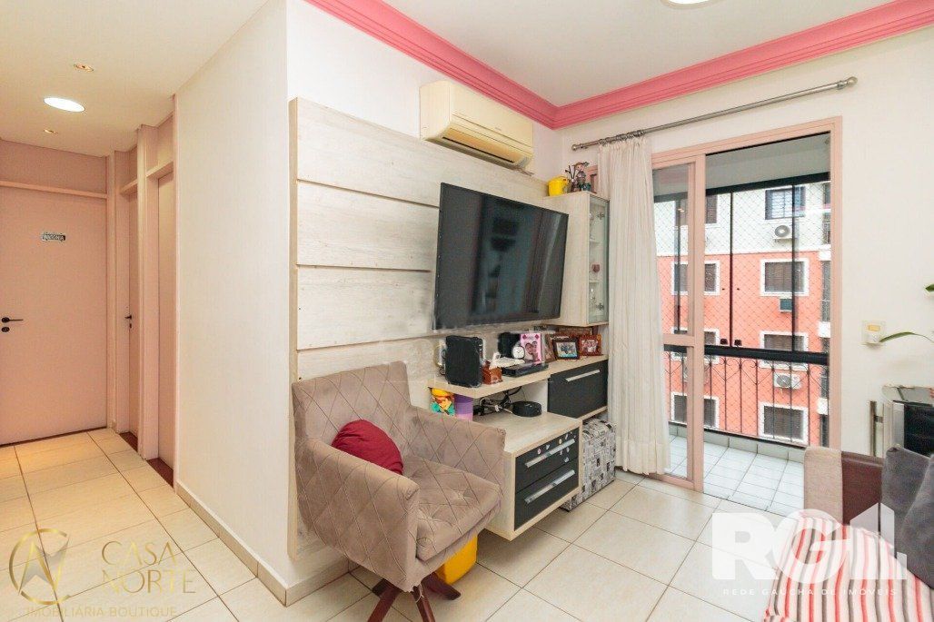 Apartamento à venda com 3 quartos, 63m², 1 vaga, Avenida Sertório no bairro Sarandi em Porto Alegre