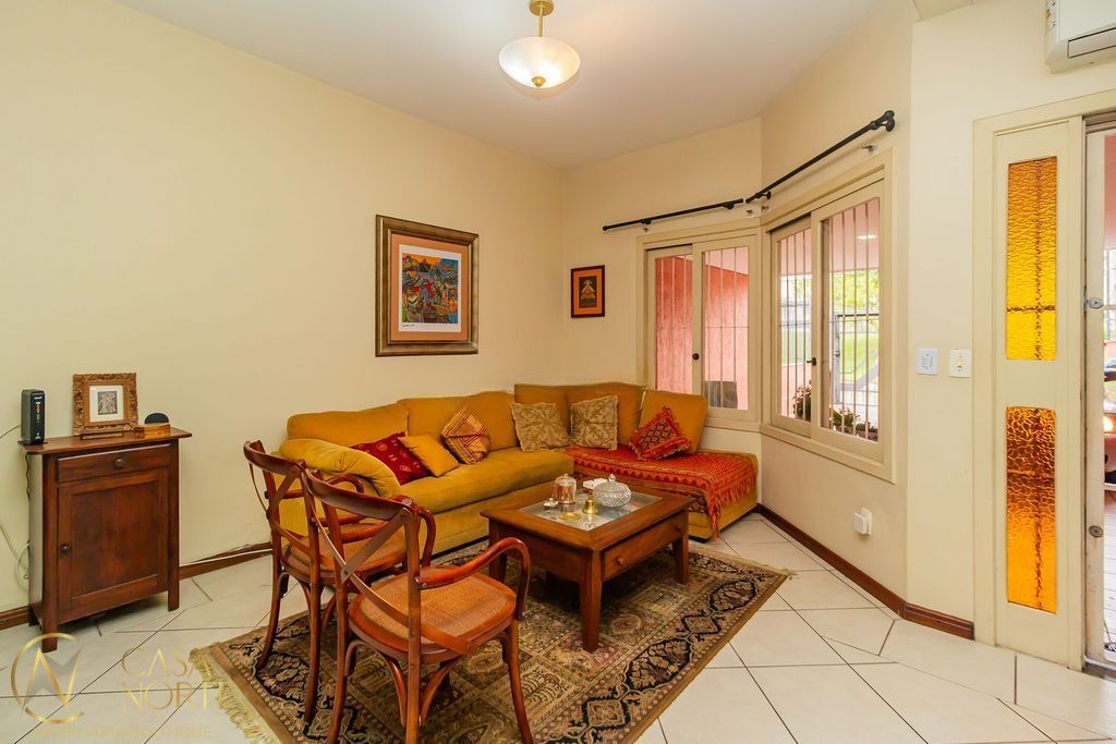 Casa de Condomínio à venda com 3 quartos, 172m², 1 suíte, 3 vagas, Praça Dom Pedro no bairro Vila Ipiranga em Porto Alegre