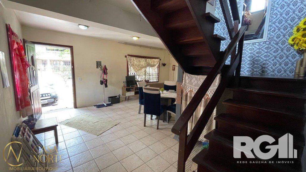 Casa à venda com 3 quartos, 450m², 1 suíte, 2 vagas, Rua Bogotá no bairro Jardim Lindóia em Porto Alegre