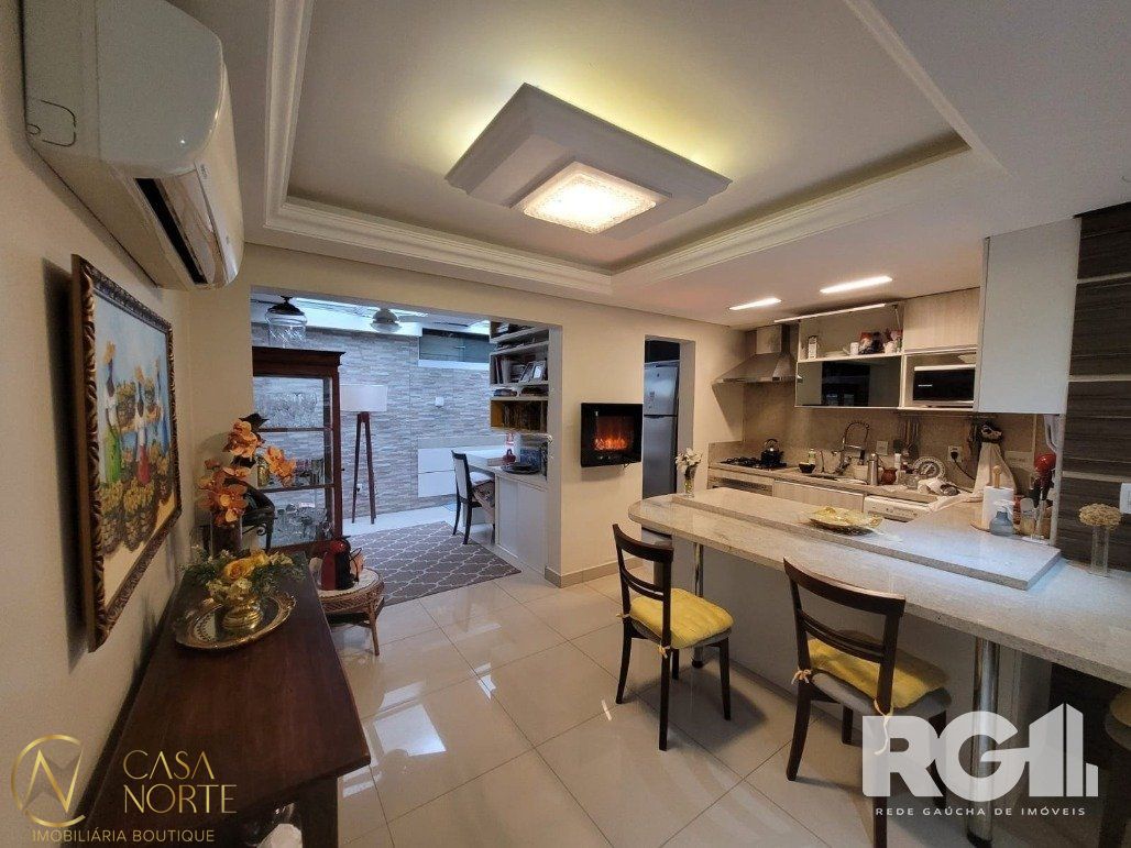 Casa de Condomínio à venda com 2 quartos, 151m², 1 suíte, 2 vagas, Rua Coronel José Rodrigues Sobral no bairro Partenon em Porto Alegre