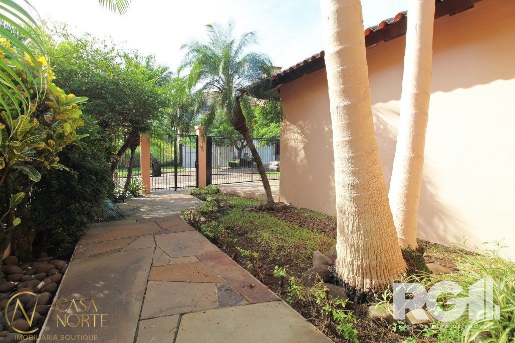 Casa à venda com 4 quartos, 381m², 1 suíte, 4 vagas, Rua Doutor Barbosa Gonçalves no bairro Chácara das Pedras em Porto Alegre