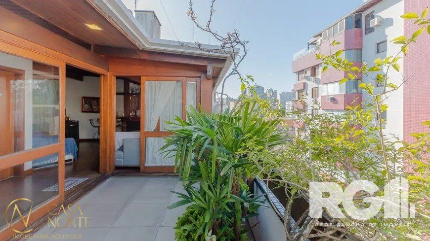 Cobertura à venda com 4 quartos, 217m², 3 suítes, 2 vagas, Avenida Mariland - de 851 a 1089 - Lado Ímpar no bairro Auxiliadora em Porto Alegre