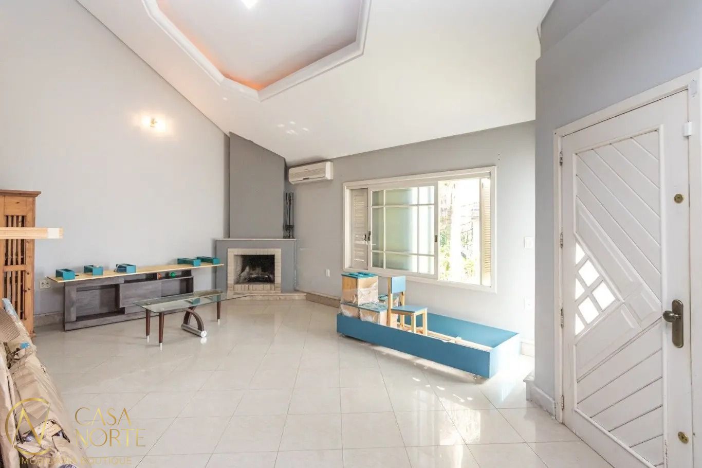 Casa à venda com 4 quartos, 315m², 4 vagas, Rua Maria Elaine Wotter no bairro Parque Santa Fé em Porto Alegre