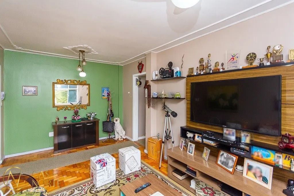 Apartamento à venda com 3 quartos, 98m², 1 suíte, 1 vaga, Avenida Grécia no bairro Passo da Areia em Porto Alegre