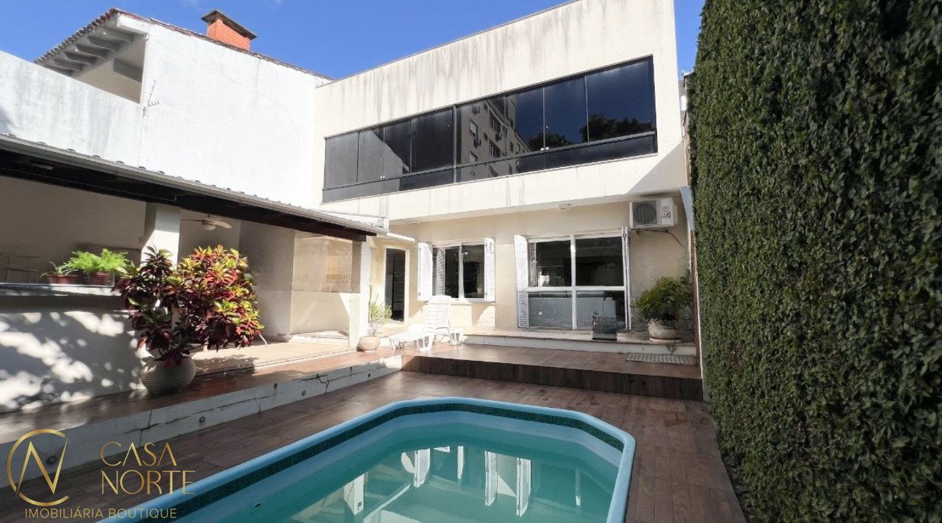Casa à venda com 3 quartos, 236m², 3 suítes, 4 vagas, Rua Paulo Setúbal no bairro Passo da Areia em Porto Alegre