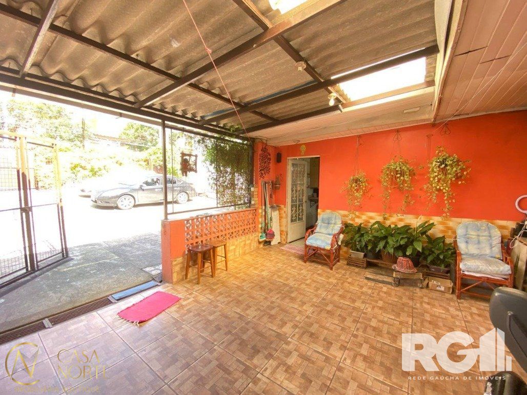 Casa à venda com 3 quartos, 100m², 1 suíte, 6 vagas, Rua Ana Aurora do Amaral Lisboa no bairro Passo das Pedras em Porto Alegre