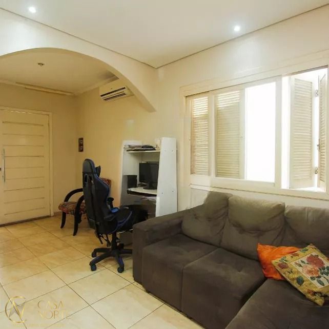 Casa à venda com 2 quartos, 120m², 1 suíte, 2 vagas, Avenida Baltazar de Oliveira Garcia no bairro Costa e Silva em Porto Alegre