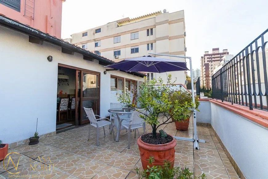 Cobertura à venda com 3 quartos, 223m², 1 suíte, 2 vagas, Rua Santa Cecília no bairro Rio Branco em Porto Alegre