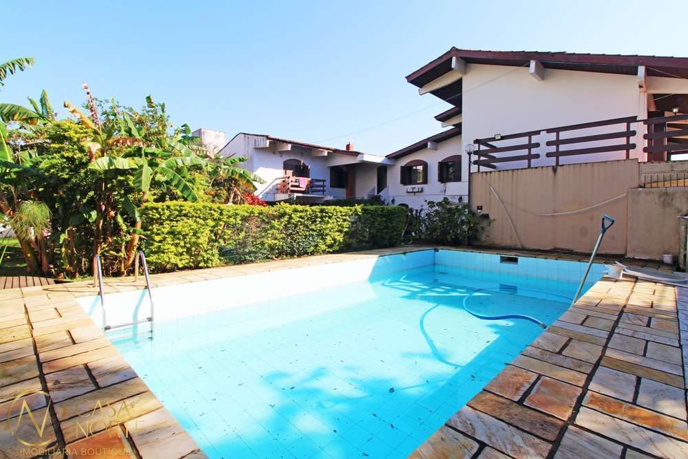 Casa à venda com 4 quartos, 458m², 1 suíte, 2 vagas, Capitão Pedro Werlang no bairro Partenon em Porto Alegre