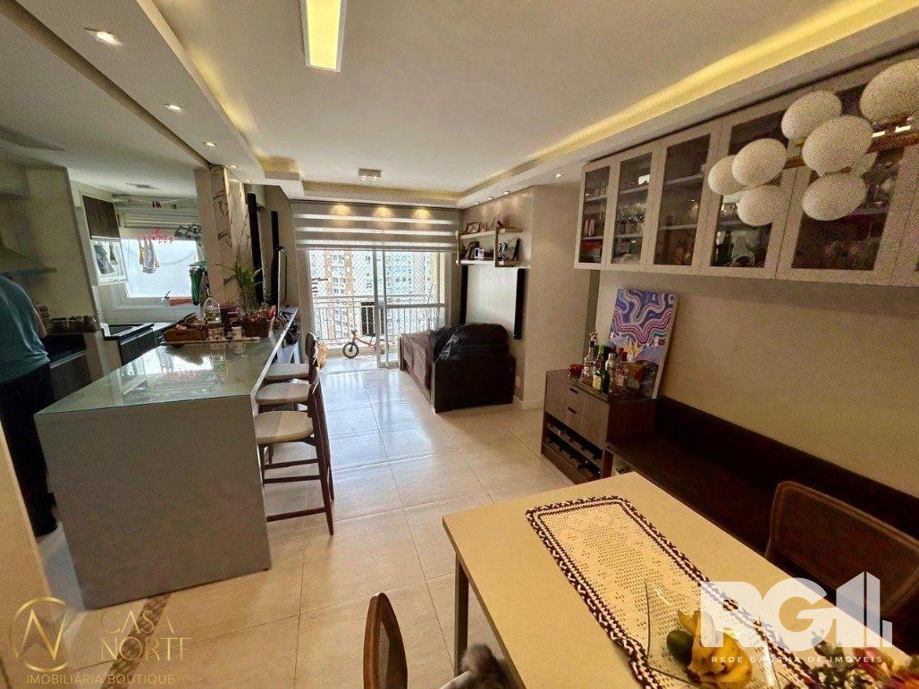 Apartamento à venda com 3 quartos, 74m², 1 suíte, 2 vagas, Avenida Benno Mentz no bairro Vila Ipiranga em Porto Alegre