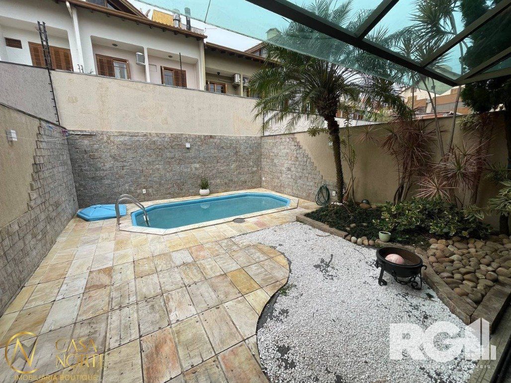 Casa à venda com 3 quartos, 253m², 1 suíte, 2 vagas, Rua Professor Isidoro La Porta no bairro Jardim Planalto em Porto Alegre