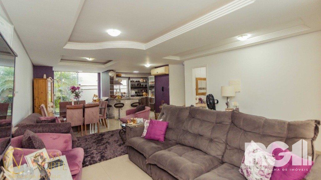 Casa de Condomínio à venda com 5 quartos, 250m², 2 suítes, 2 vagas, Avenida Ecoville no bairro Sarandi em Porto Alegre