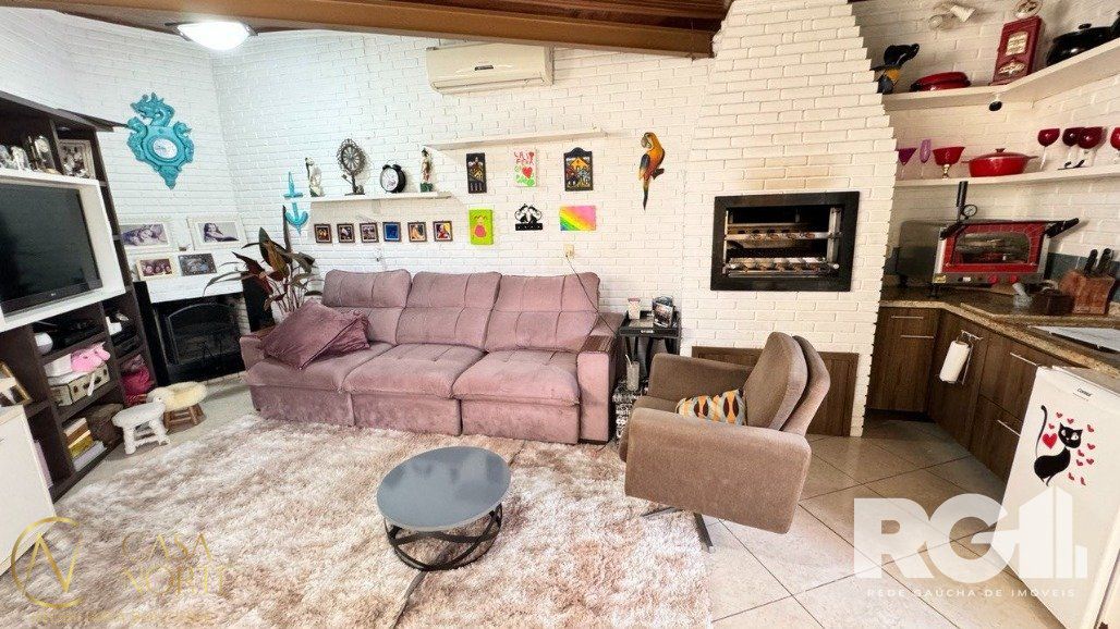 Casa à venda com 3 quartos, 300m², 4 vagas, Rua Somália no bairro Vila Ipiranga em Porto Alegre