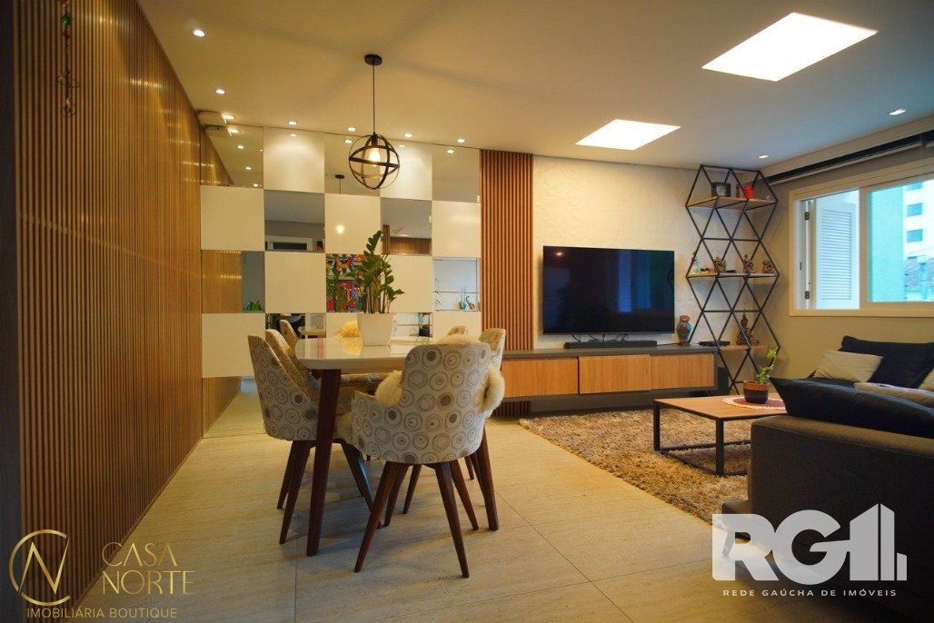 Casa à venda com 3 quartos, 304m², 3 suítes, 3 vagas, Rua Manágua no bairro Jardim Lindóia em Porto Alegre