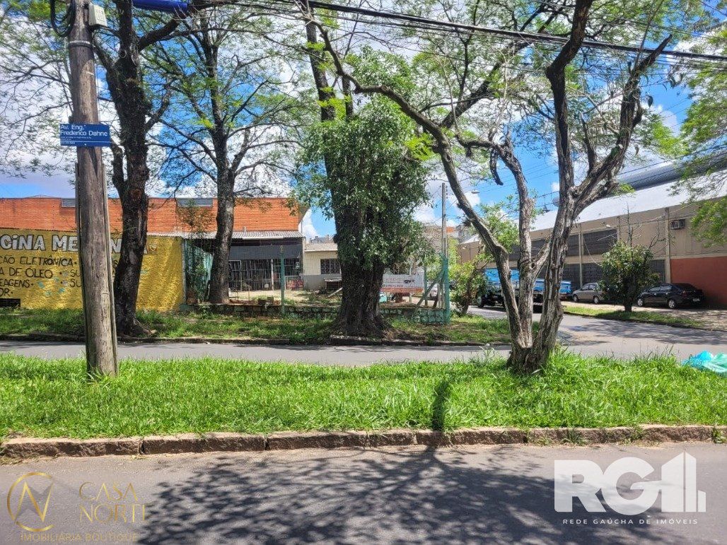 Terreno à venda  com 280m², Rua Engenheiro Frederico Dahne no bairro Sarandi em Porto Alegre