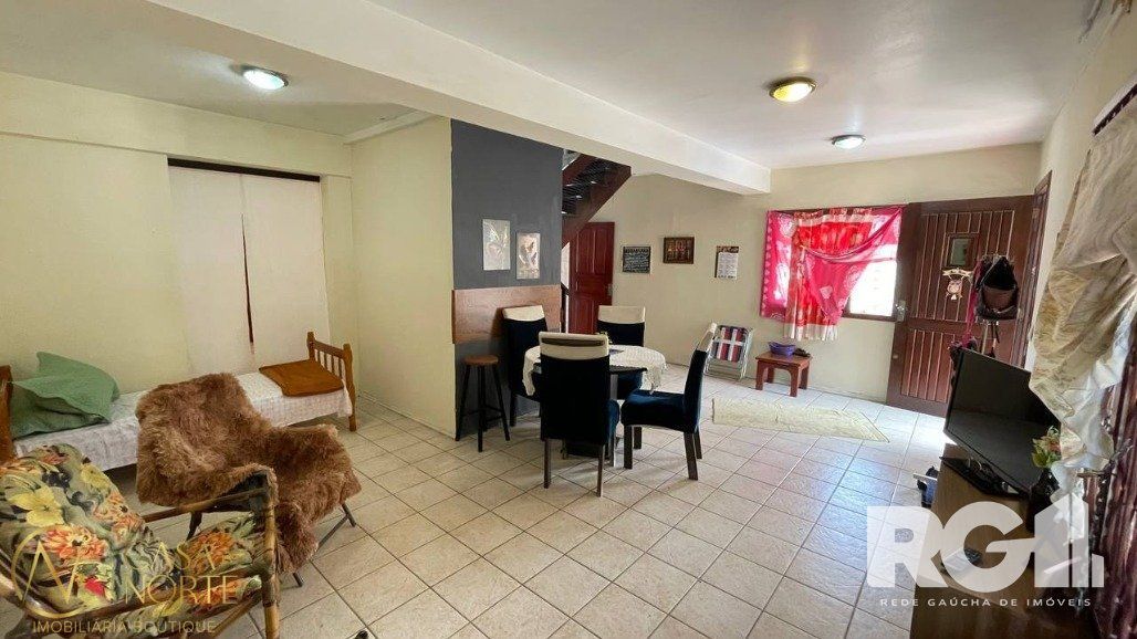 Casa à venda com 3 quartos, 450m², 1 suíte, 2 vagas, Rua Bogotá no bairro Jardim Lindóia em Porto Alegre