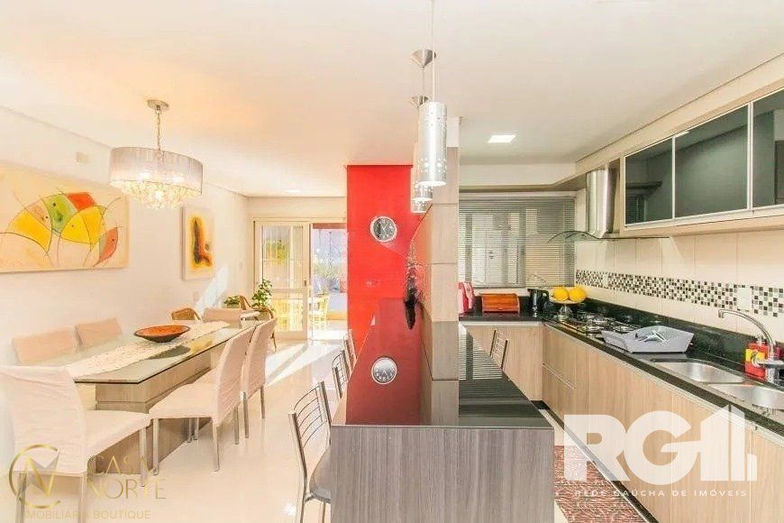 Casa à venda com 3 quartos, 204m², 2 suítes, 3 vagas, Rua Leite de Castro no bairro Jardim Planalto em Porto Alegre