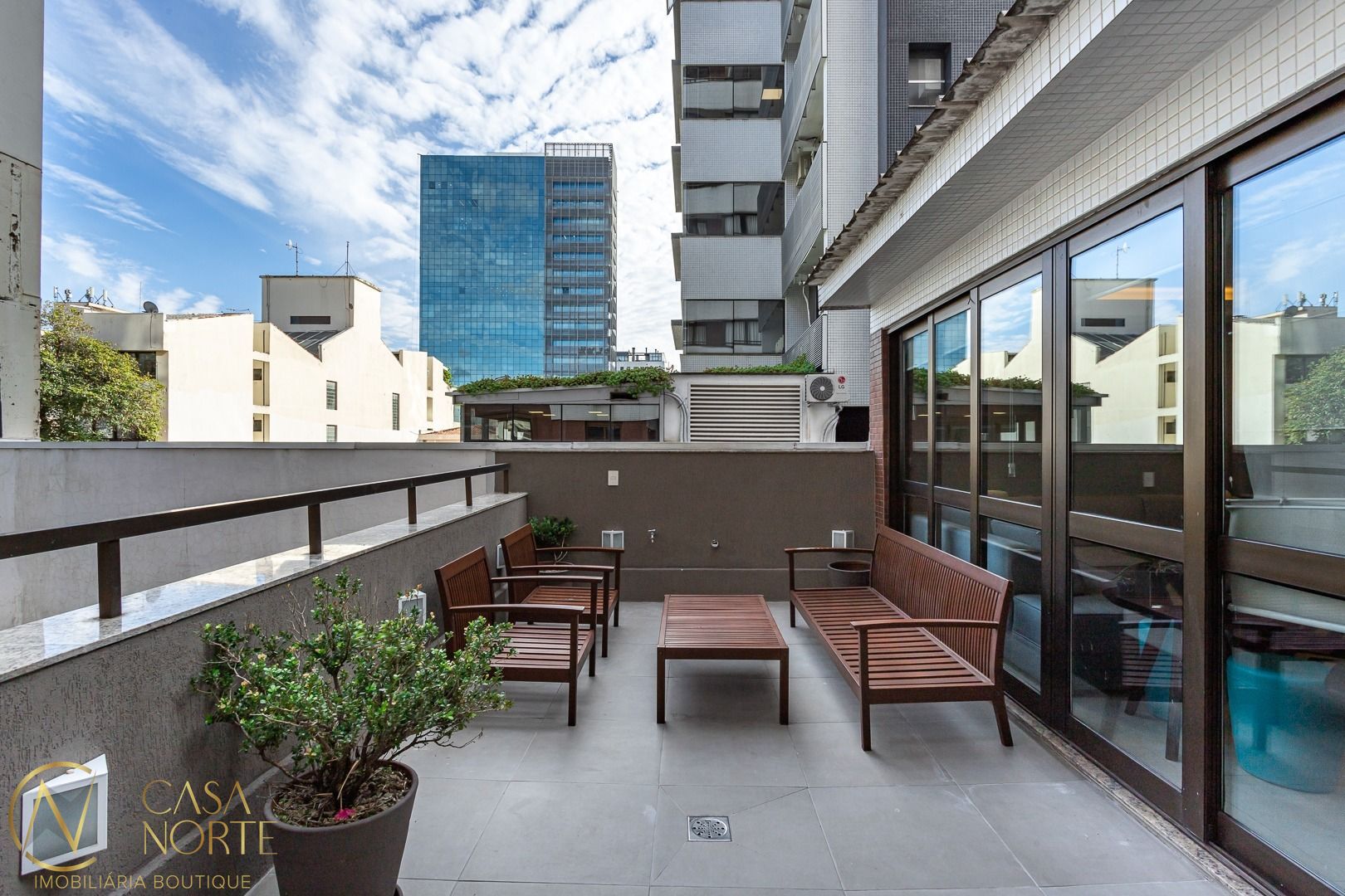 Apartamento Garden à venda com 3 quartos, 181m², 2 suítes, 2 vagas, Avenida Mariland no bairro Auxiliadora em Porto Alegre