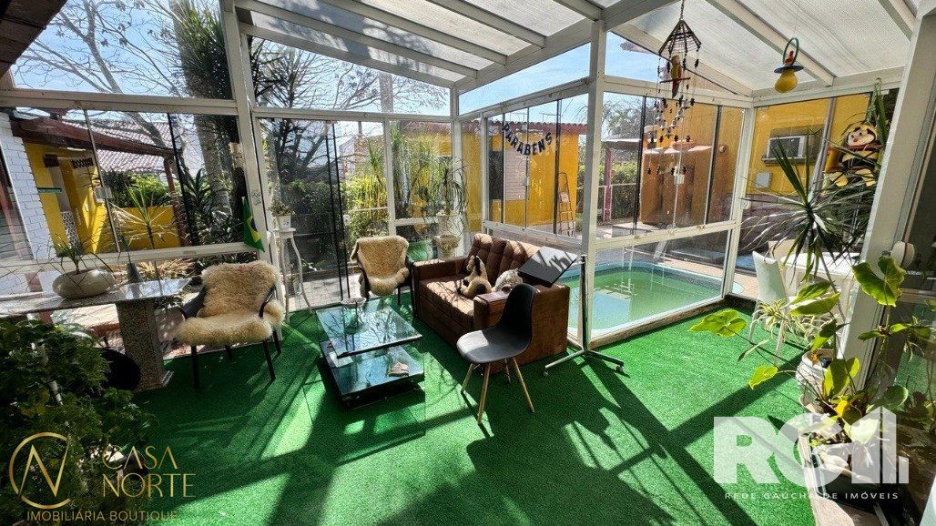 Casa à venda com 3 quartos, 300m², 4 vagas, Rua Somália no bairro Vila Ipiranga em Porto Alegre