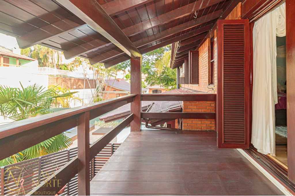 Casa à venda com 3 quartos, 330m², 1 suíte, 3 vagas, Walir Zottis no bairro Jardim Itu em Porto Alegre