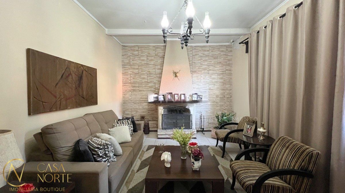 Casa à venda com 4 quartos, 240m², 1 suíte, 3 vagas, Rua Joaquim Silveira no bairro São Sebastião em Porto Alegre