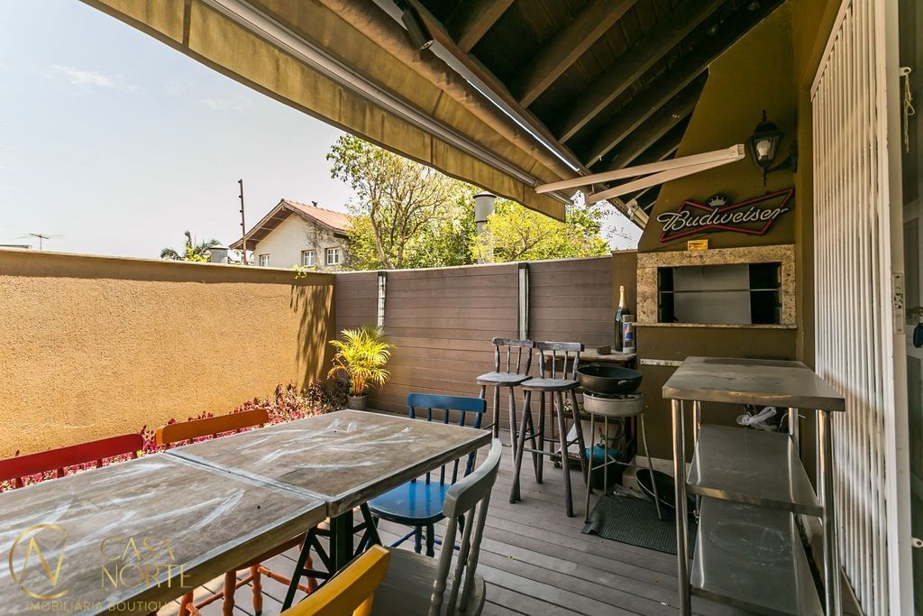 Casa de Condomínio à venda com 3 quartos, 284m², 3 suítes, 2 vagas, Rua São Leopoldo no bairro Chácara das Pedras em Porto Alegre