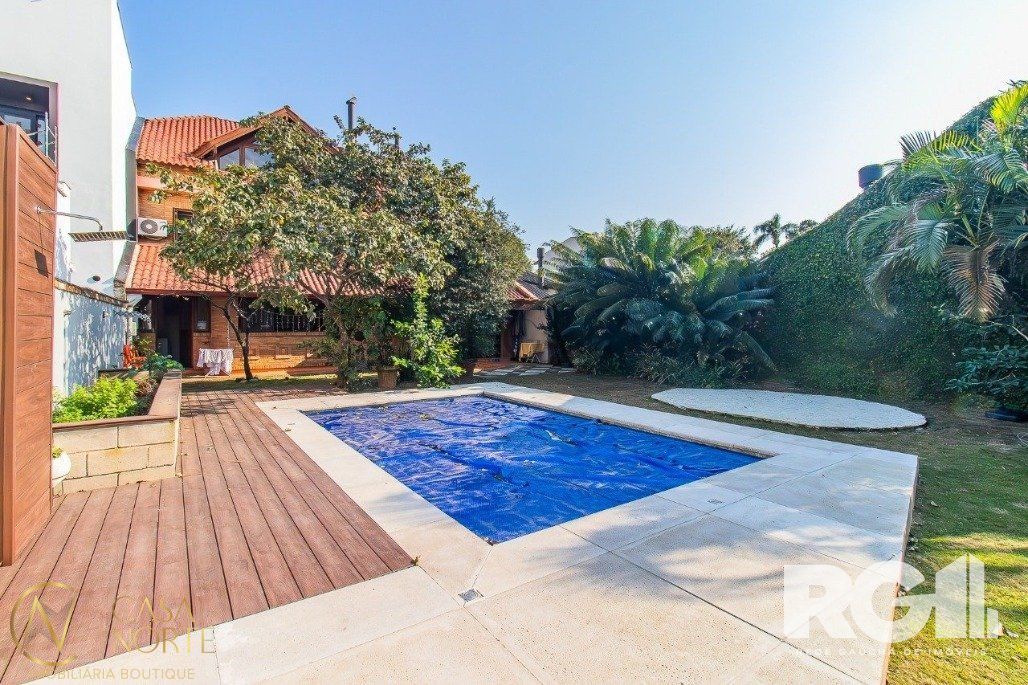 Casa à venda com 3 quartos, 335m², 1 suíte, 4 vagas, Rua Conde da Figueira no bairro Chácara das Pedras em Porto Alegre