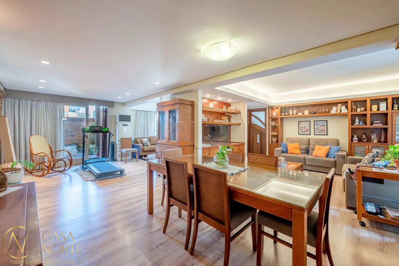 Apartamento Garden à venda com 4 quartos, 303m², 1 suíte, 2 vagas, Rua André Puente no bairro Moinhos de Vento em Porto Alegre