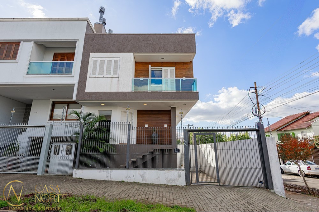 Casa à venda com 3 quartos, 249m², 1 suíte, 2 vagas, Pero Vaz de Caminha no bairro Vila Ipiranga em Porto Alegre