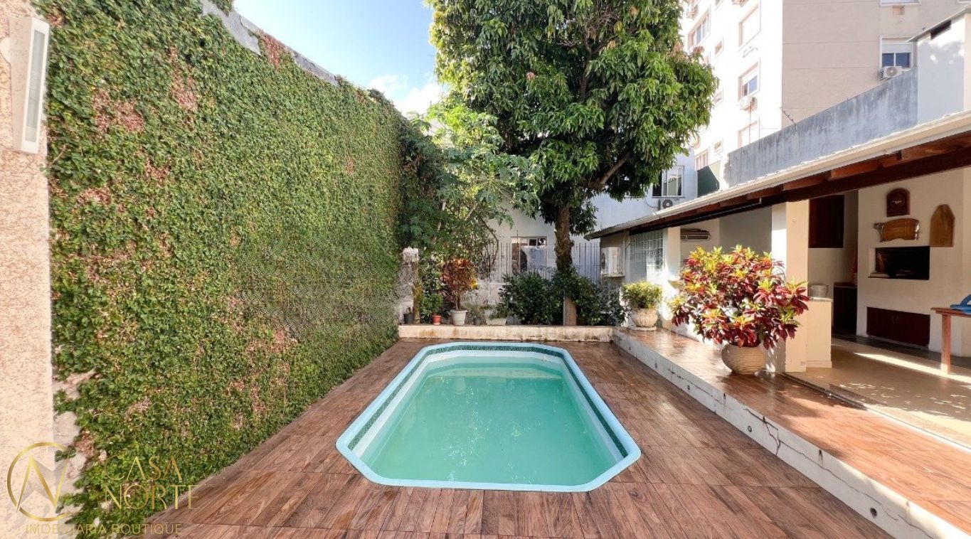 Casa à venda com 3 quartos, 236m², 3 suítes, 4 vagas, Rua Paulo Setúbal no bairro Passo da Areia em Porto Alegre