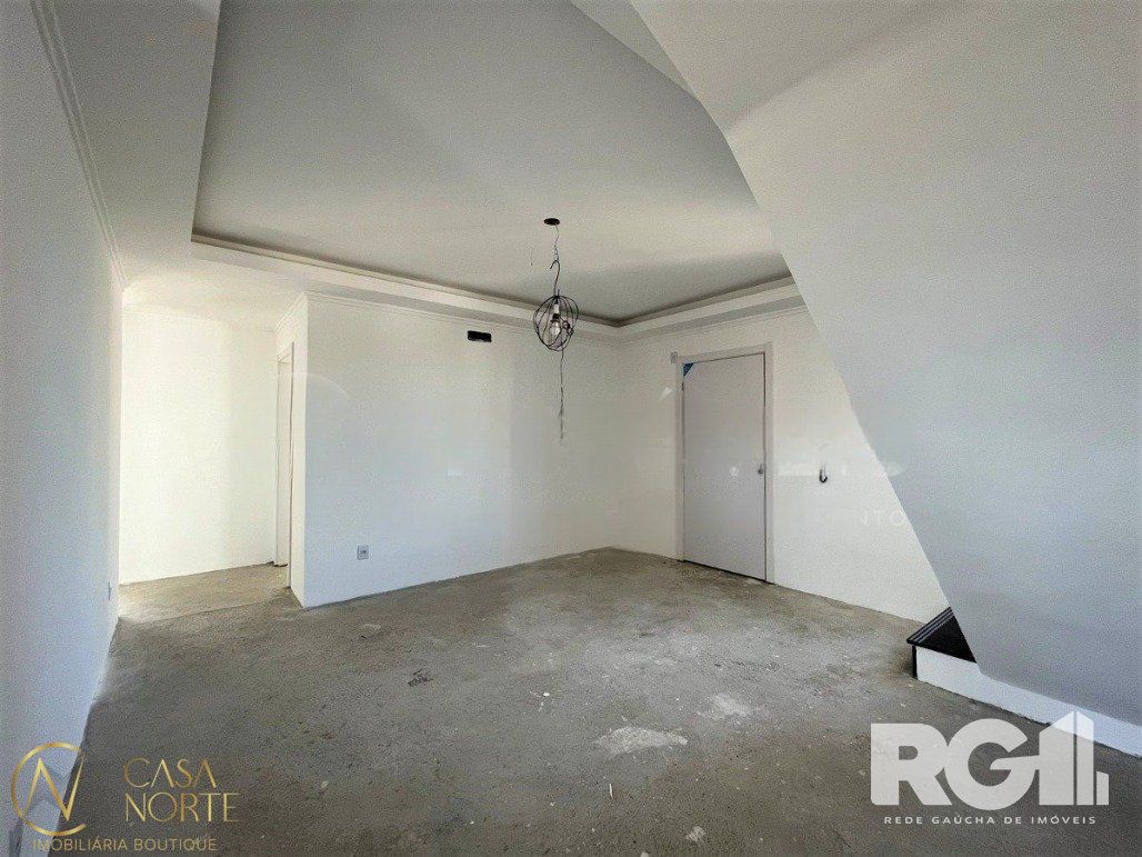 Cobertura à venda com 3 quartos, 121m², 1 suíte, 2 vagas, Praça Ivo Corrêa Meyer no bairro São Sebastião em Porto Alegre