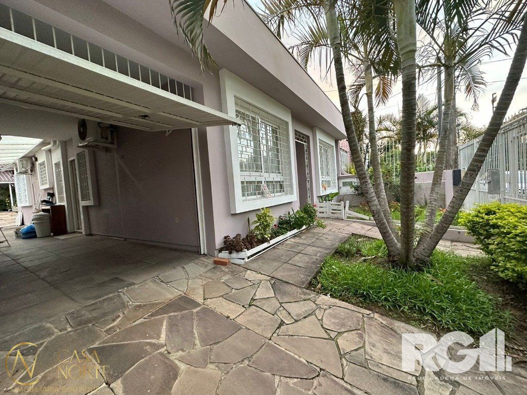 Casa à venda com 3 quartos, 165m², 1 suíte, 2 vagas, Avenida Rachel Wolfrid no bairro Morro Santana em Porto Alegre