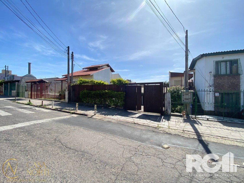 Casa à venda com 3 quartos, 100m², 1 suíte, 6 vagas, Rua Ana Aurora do Amaral Lisboa no bairro Passo das Pedras em Porto Alegre