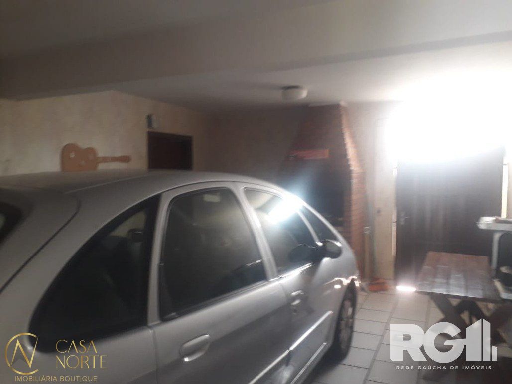 Casa à venda com 3 quartos, 150m², 2 vagas, Rua da Várzea no bairro Jardim São Pedro em Porto Alegre