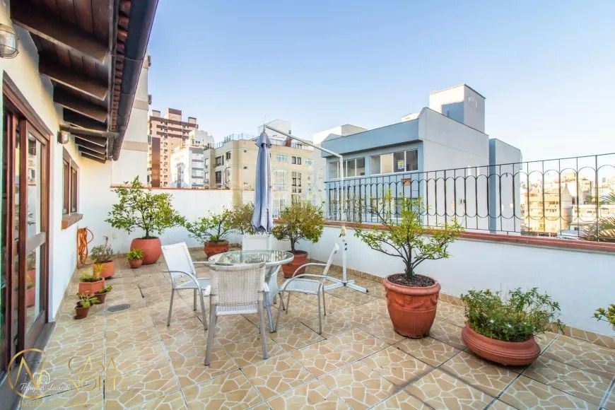 Cobertura à venda com 3 quartos, 223m², 1 suíte, 2 vagas, Rua Santa Cecília no bairro Rio Branco em Porto Alegre