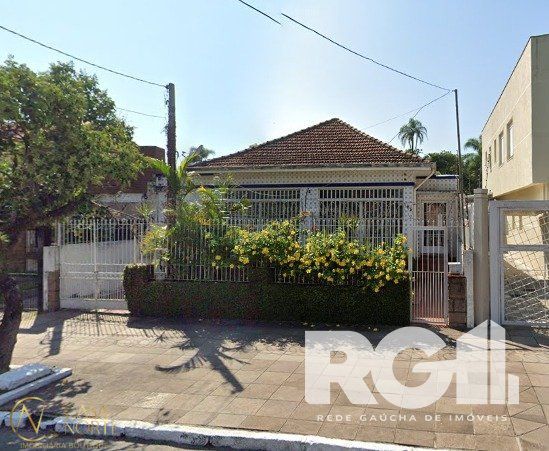 Terreno à venda  com 561m², Rua Veríssimo Rosa no bairro Partenon em Porto Alegre